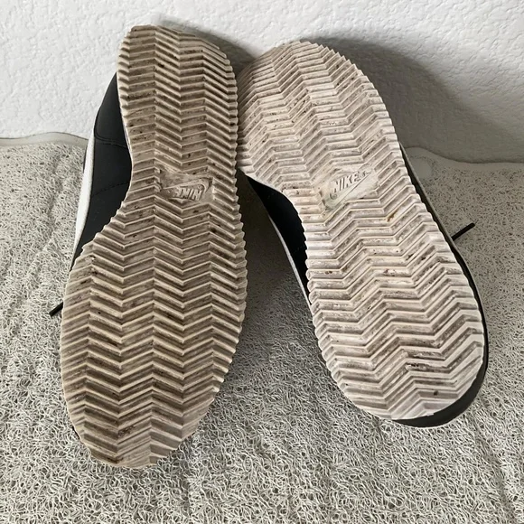 Nike Cortez 904764-001 black and white unisex Size 6 youth - Picture 9 of 10